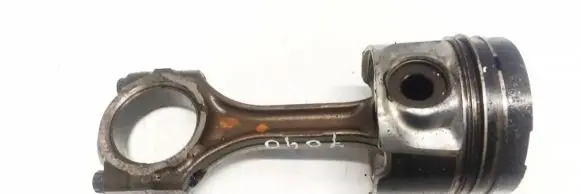 Toyota Avensis T250 Piston with connecting rod 86L78 W011