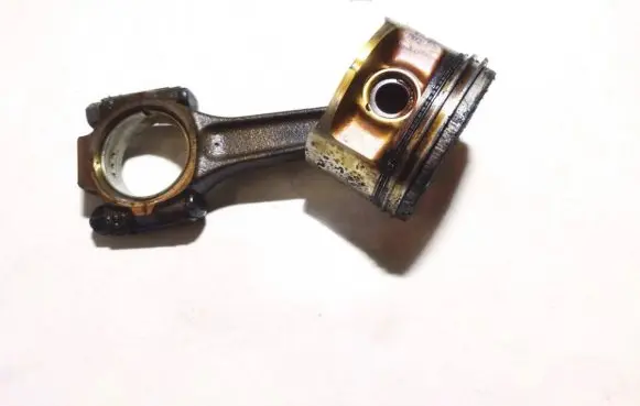 Piston with connecting rod