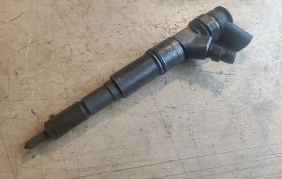 BMW 5 E60 E61 Fuel injector 7789661 0445110131
