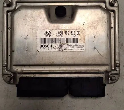 Volkswagen PASSAT B5.5 Engine control unit/module 0281010217 038906019CE 28SA4307