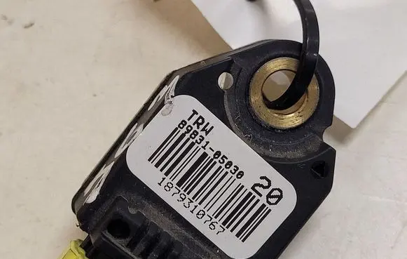 Toyota Avensis T270 Airbag deployment crash/impact sensor 8983105030