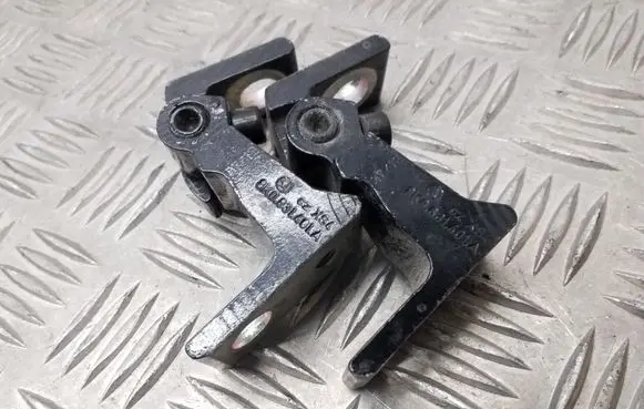 Rear door hinge set