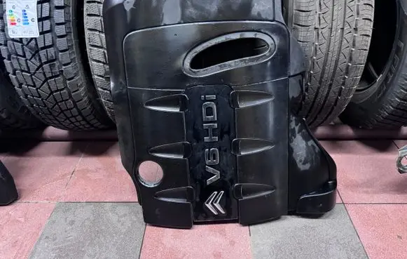 Engine cover (trim)