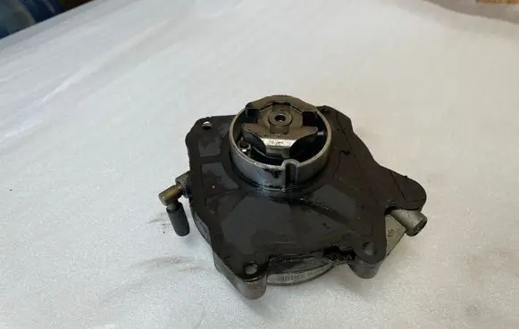 Opel Insignia A Vacuum pump 55205446