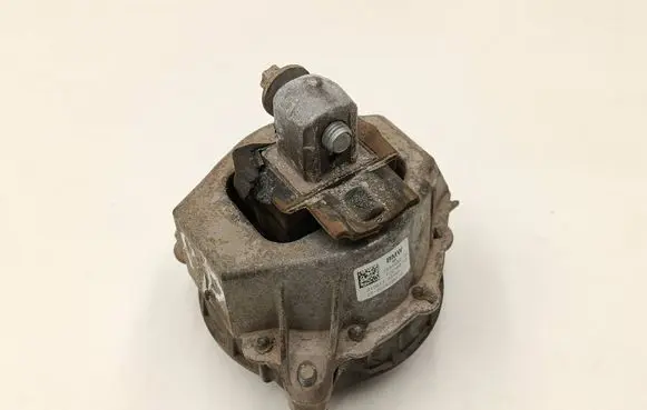 BMW 3 G20 G21 Engine mount bracket 7581622 17276810 21061700347