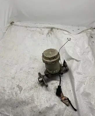 Mitsubishi Pajero Sport I Master brake cylinder