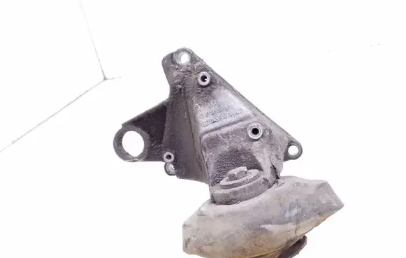 Volkswagen PASSAT B5 Engine mounting bracket 8D0399114S