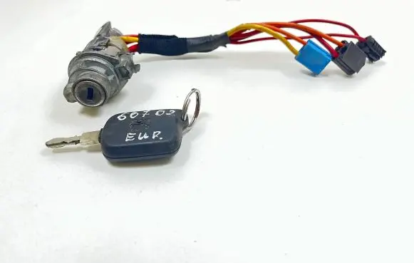 Peugeot 607 Ignition lock N0500109