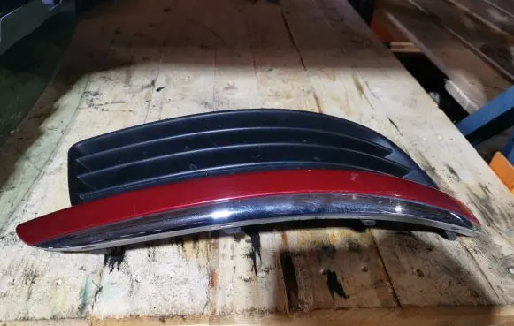Volkswagen Jetta V Front bumper lower grill
