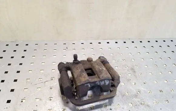 Nissan Qashqai+2 Rear brake caliper