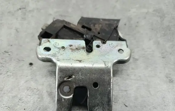Volkswagen PASSAT B6 Tailgate lock latch 4F5827505D