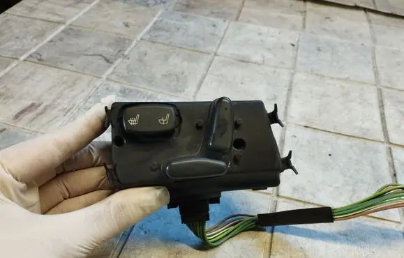 Chrysler Pacifica Seat control switch 0YD10TRMAC