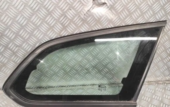 Opel Astra J Front triangle window/glass 