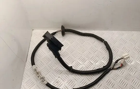 Toyota Avensis T270 Handbrake wiring loom/harness 8216405040