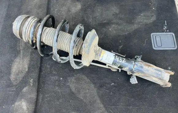 Mercedes-Benz Vito Viano W639 Front shock absorber/damper 051700314396 311645