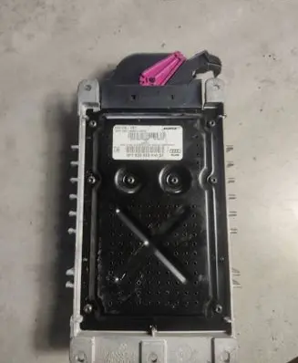 Audi A3 S3 8P Sound amplifier 8P7035223 304105001 305611001002230