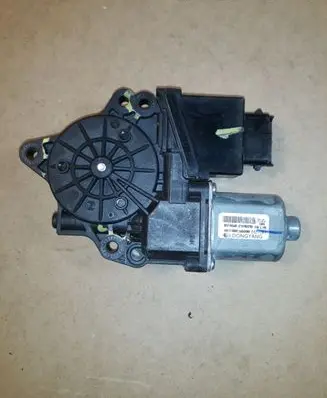 Hyundai Santa Fe Front door window regulator motor 824502W020