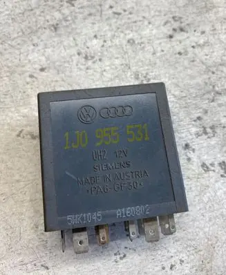 Volkswagen PASSAT B5.5 Other relay 1j0955531