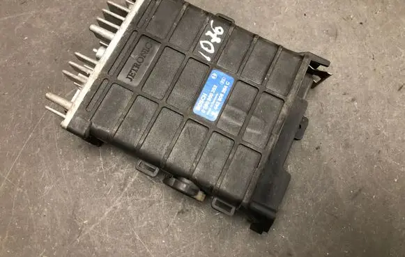 Volkswagen Golf II Engine control unit/module 443906264C 0280800252