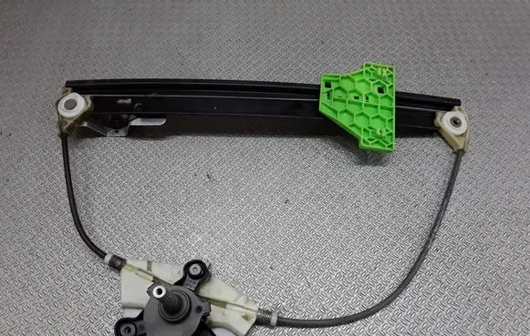 Rear door manual window regulator