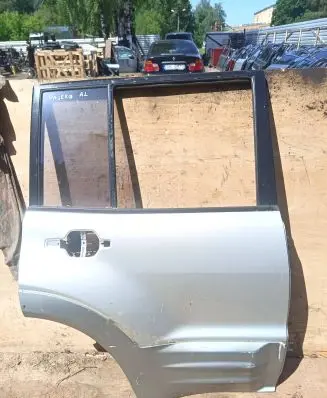 Mitsubishi Pajero Rear door