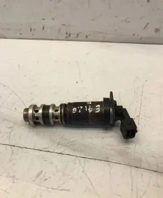 BMW 3 E90 E91 Camshaft vanos timing valve 13151279