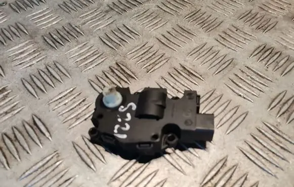 Mercedes-Benz S W221 Intake manifold valve actuator/motor A2218200042 2218200042