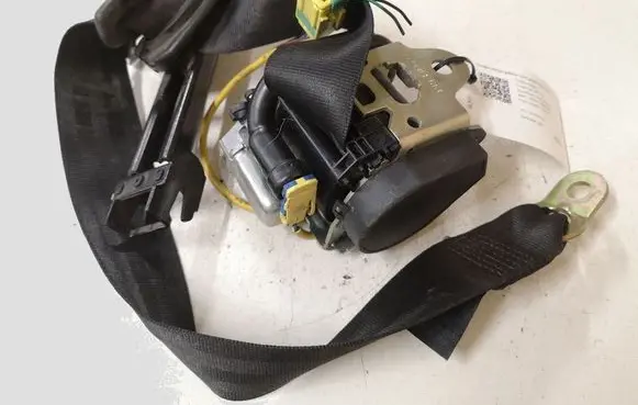Volkswagen Touareg I Rear seatbelt 7L0857806 560981400