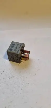 Volkswagen PASSAT B5 Other relay 191927841