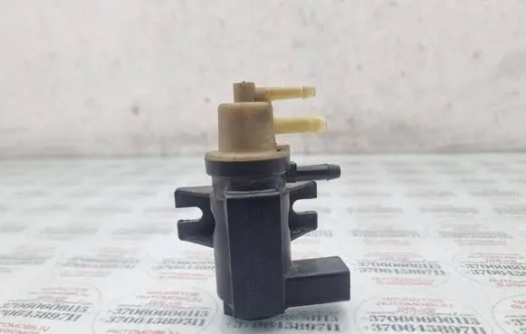 Volkswagen Touran I Turbo solenoid valve 1K0906627A