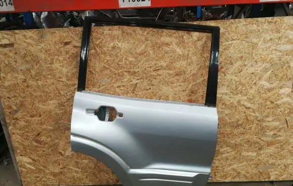 Mitsubishi Pajero Rear door