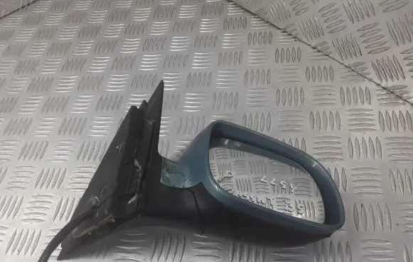Nissan Primera Front door electric wing mirror E1020514