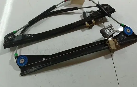 Volkswagen Polo IV 9N3 Sliding door window regulator with motor 