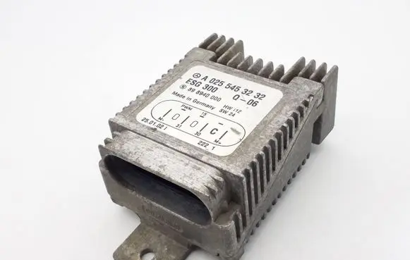 Mercedes-Benz E W210 Coolant fan relay A0255453232 898940000