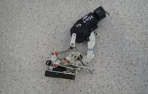 Suzuki Ignis Engine bonnet/hood lock/catch