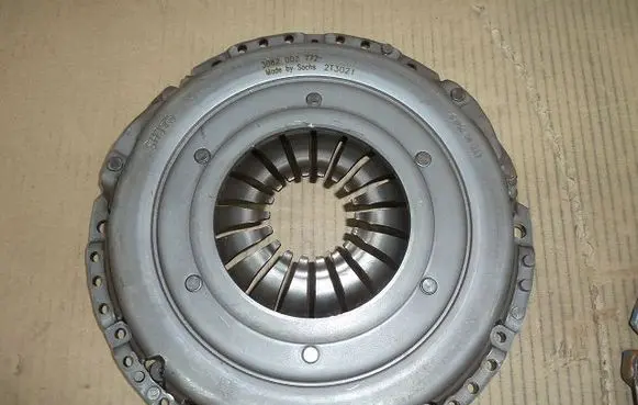 Opel Insignia A Clutch pressure plate 3082002772T