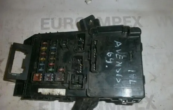 Toyota Avensis T220 Fuse box set