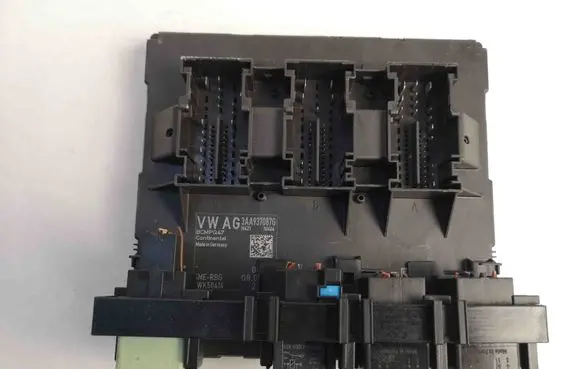 Volkswagen PASSAT B7 Central body control module 3AA937087G