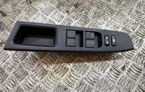 Toyota Yaris Electric window control switch 742320D690