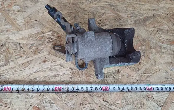 Volkswagen Golf V Rear brake caliper