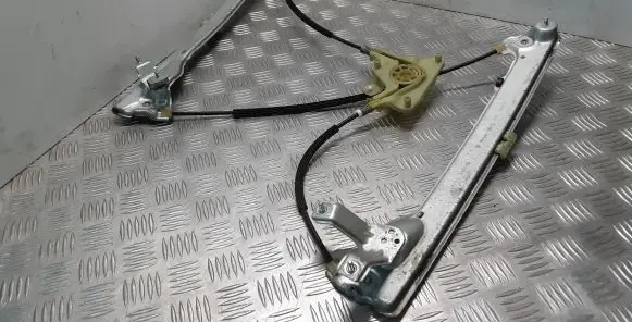 Renault Latitude (L70) Front window lifting mechanism without motor 807210010R