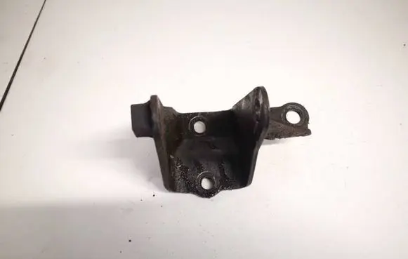 Engine mounting bracket