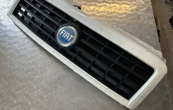 Fiat Doblo Front grill 735395576