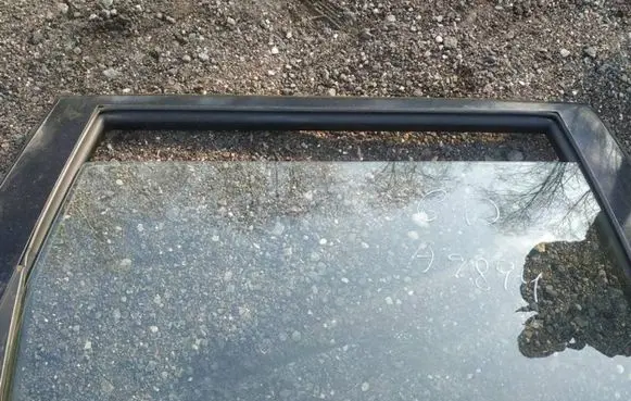 Nissan X-Trail T30 Rear door window glass as2