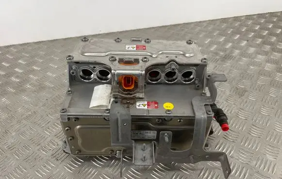 Voltage converter inverter