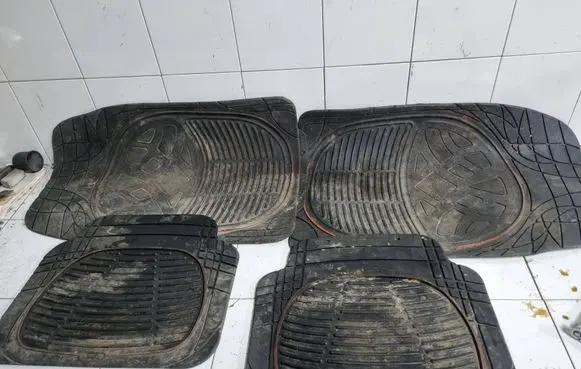 Ford Mondeo Mk III Car floor mat set 
