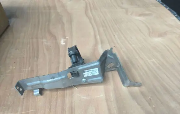 BMW M5 F90 Other engine bay part 17127846161 7846161