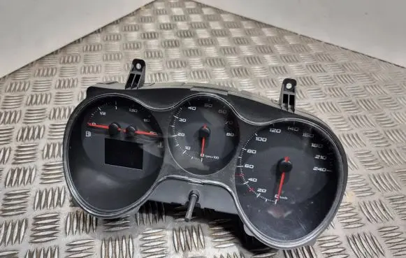 Seat Altea Speedometer (instrument cluster) 1P0920811 1220600312 V03041070