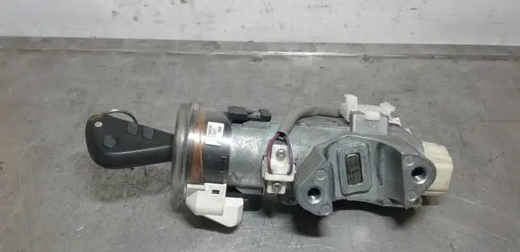 Subaru Outback Ignition lock 88215AG000 8606 X1T25971