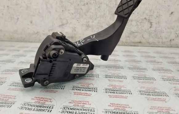 Volkswagen Golf IV Accelerator throttle pedal 1J1721503H
